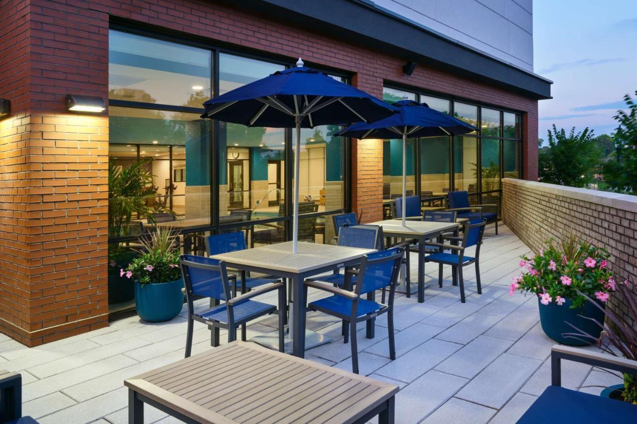 Hampton Inn Towson Downtown Экстерьер фото