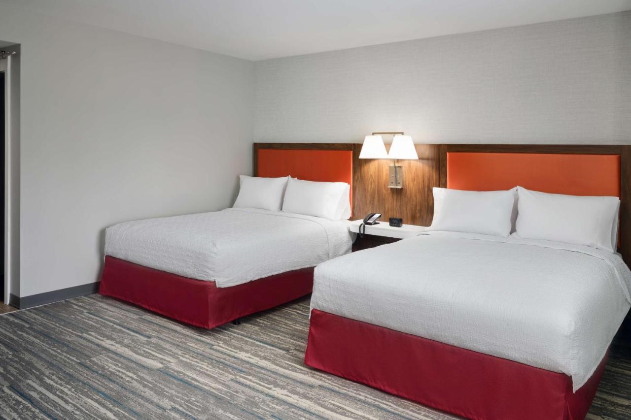 Hampton Inn Towson Downtown Экстерьер фото