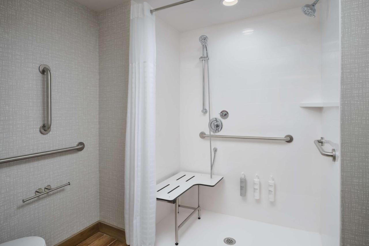 Hampton Inn Towson Downtown Экстерьер фото