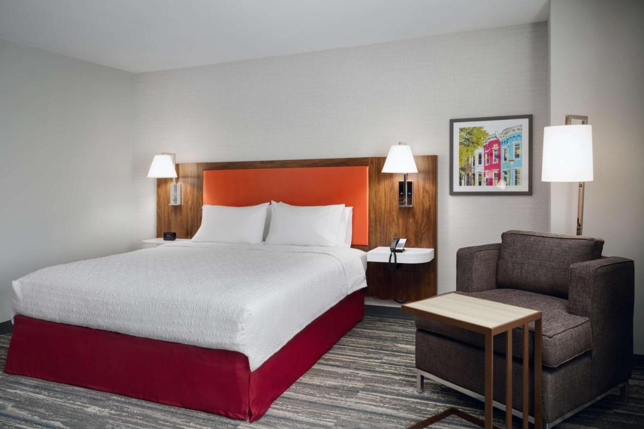 Hampton Inn Towson Downtown Экстерьер фото