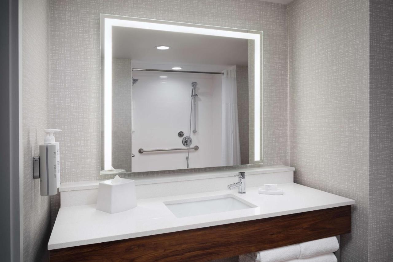 Hampton Inn Towson Downtown Экстерьер фото
