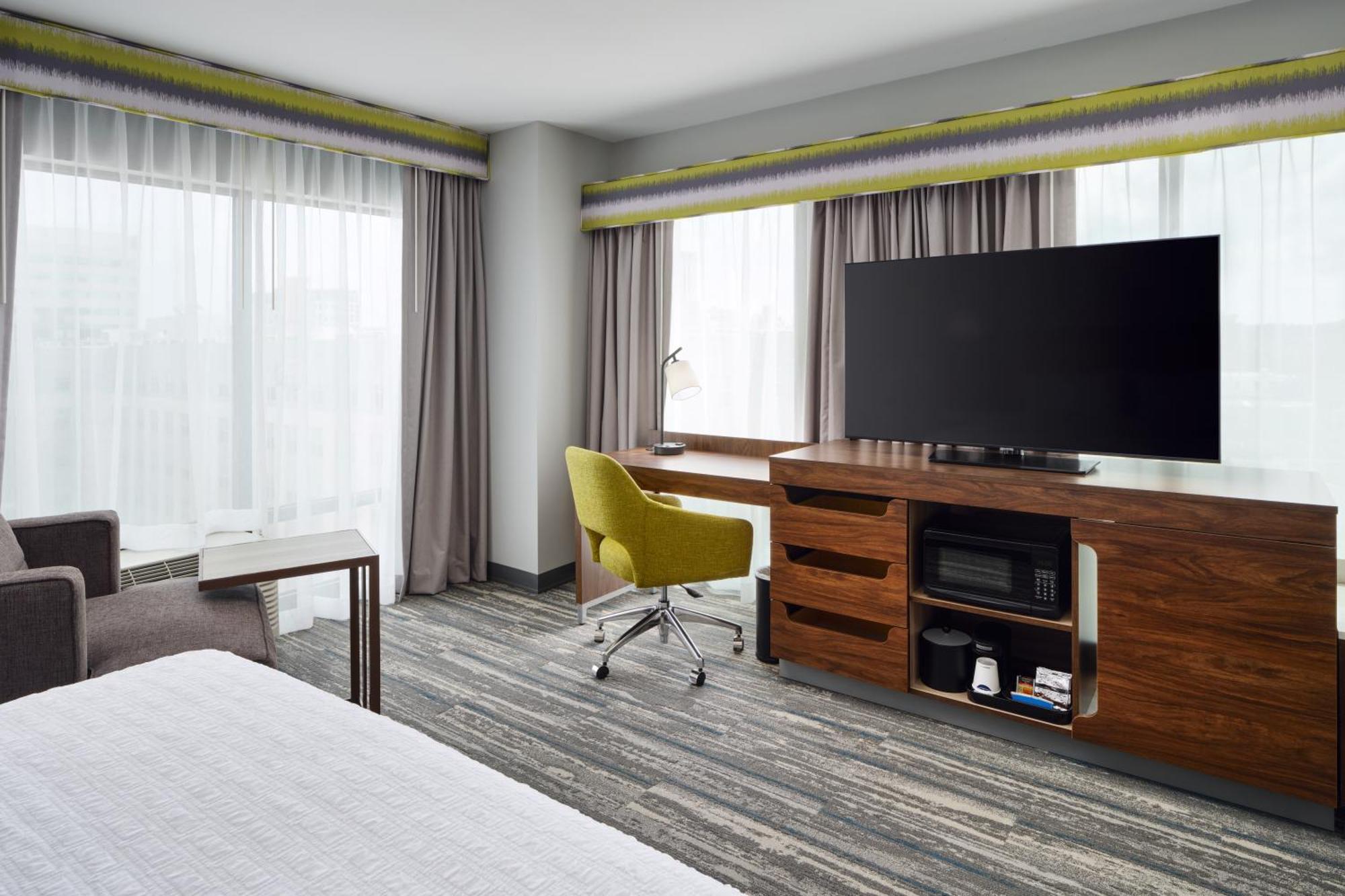Hampton Inn Towson Downtown Экстерьер фото